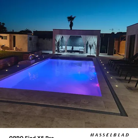 - Piscine Sans Vis A Vis 메이쥬